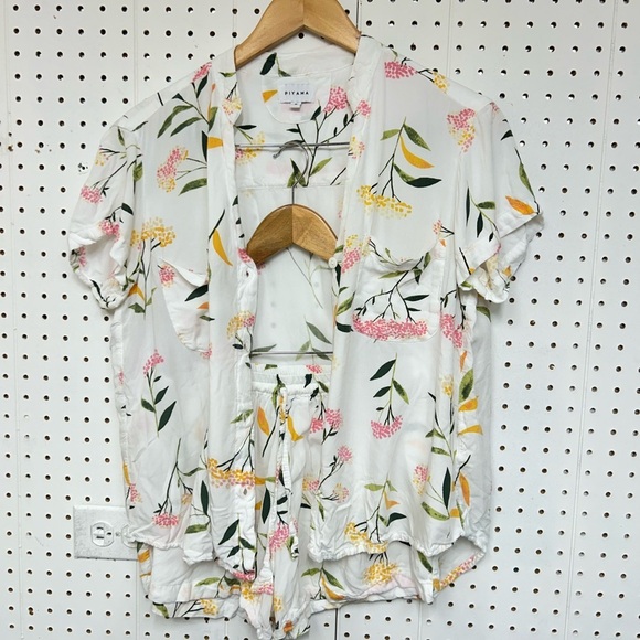 Payama Floral Button-Up Blouse And Shorts - Picture 2 of 5